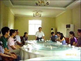 團結(jié)一致，奮力拼搏